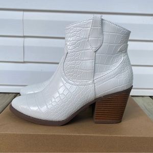 White Zip Up Snake Skin Low Cut Cowboy Boots
